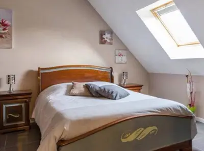Un ou plusieurs lits dans un hébergement de l'établissement Gîte Spa Sauna Piscine CÔTÉ VERGER Merxheim Alsace