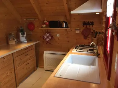 Cuisine ou kitchenette dans l'établissement Chalet Colline et Lou