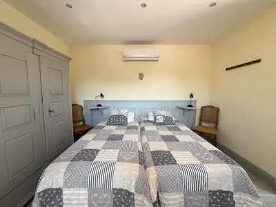 Un ou plusieurs lits dans un hébergement de l'établissement Gîte chez Marie-Sarah petite maison calme parking