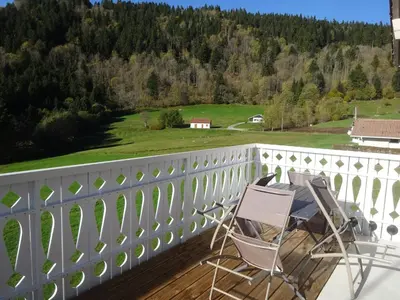 Vue générale sur la montagne ou vue sur la montagne depuis le chalet