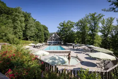 Piscine de l'établissement Huttopia de Wattwiller ou située à proximité