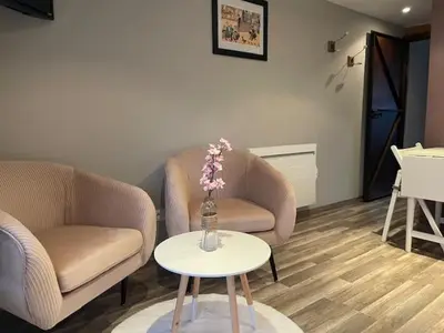 Coin salon dans l'établissement Les Granges De Jadis d'Alsace