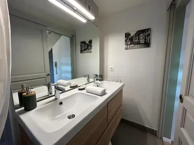 Salle de bains dans l'établissement Colmar City Center - Appartement BELLE-VUE 4 étoiles