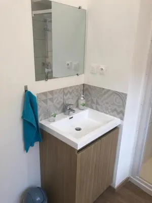 Salle de bains dans l'établissement L'Ours de Colmar - Appartements en centre ville