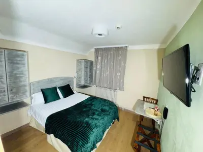 Télévision ou salle de divertissement dans l'établissement Hôtel- Restaurant Merveilles88