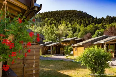 Vue générale sur la montagne ou vue sur la montagne depuis le camping