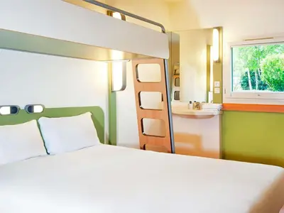 Un ou plusieurs lits dans un hébergement de l'établissement ibis budget Remiremont