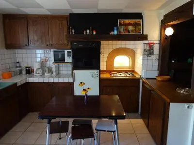Cuisine ou kitchenette dans l'établissement Gîtes La Coquille
