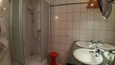 Salle de bains dans l'établissement Hotel De La Route Verte