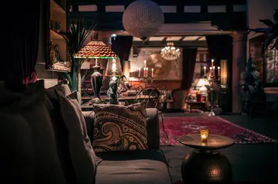Coin salon dans l'établissement Hôtel des Deux Clefs