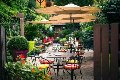Jardin de l'établissement Hôtel des Deux Clefs