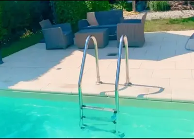 Piscine de l'établissement Gîte de Juliana 6 personnes ou située à proximité