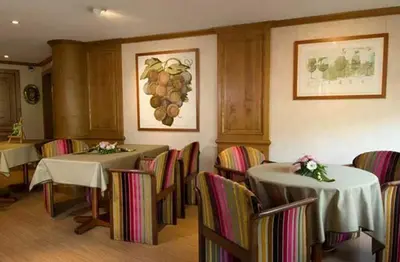 Coin salon dans l'établissement Hotel Les Remparts