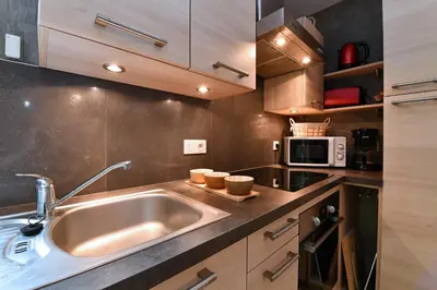 Cuisine ou kitchenette dans l'établissement Gîte Contemporain L'hirondelle