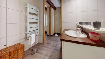 Salle de bains dans l'établissement Aux Bijoux De Colmar - 1 Parking Gratuit