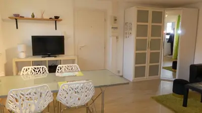 Télévision ou salle de divertissement dans l'établissement Tripiers Anis