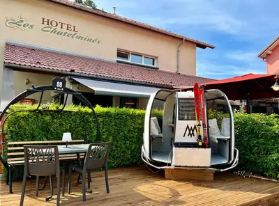 Restaurant ou autre lieu de restauration dans l'établissement LOGIS HÔTEL, CHALETS et RESTAURANT LES CHATELMINÉS