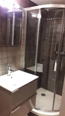 Salle de bains dans l'établissement La Grenouillère