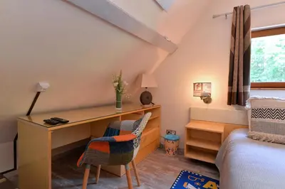 Coin salon dans l'établissement Gîte de la Chapelle des Mineurs