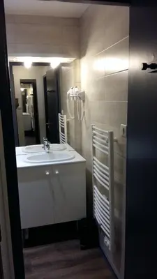 Salle de bains dans l'établissement Hotel Restaurant Du Haut Du Roc