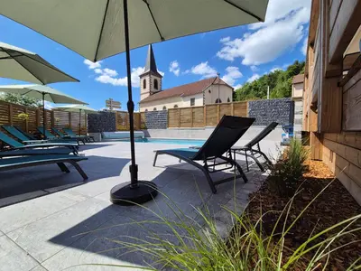 Piscine de l'établissement Hotel Restaurant Du Haut Du Roc ou située à proximité
