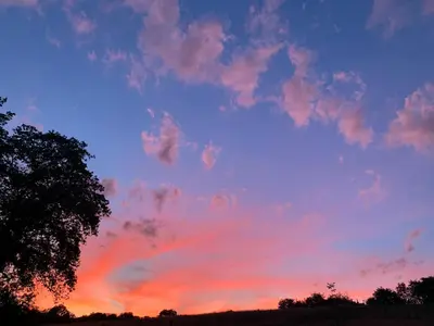 Lever ou coucher de soleil vu de la maison de vacances ou à proximité