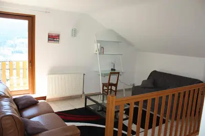 Coin salon dans l'établissement La Maison Jaune