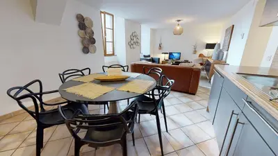 Cuisine ou kitchenette dans l'établissement Sous les Tilleuls PARKING HYPERCENTRE 4-6 Personnes