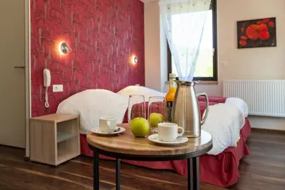 Un ou plusieurs lits dans un hébergement de l'établissement Logis Hotel Des Vosges