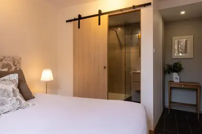 Un ou plusieurs lits dans un hébergement de l'établissement L'Auberge du Brand