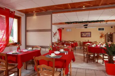 Restaurant ou autre lieu de restauration dans l'établissement Logis Hôtel Le Vétiné
