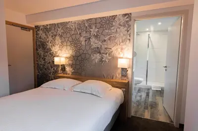 Salle de bains dans l'établissement L'AO Hôtel & Restaurant L'Aigle d'Or