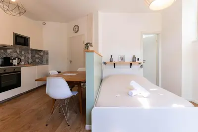 Cuisine ou kitchenette dans l'établissement Colmar Historic Center - BELLE ALSACE - Studio 1 Terrasse - BookingAlsace