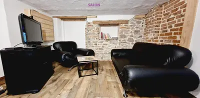 Coin salon dans l'établissement Gitedaval La Revauche et spa