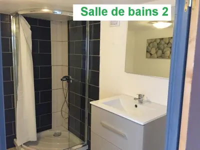 Salle de bains dans l'établissement Gitedaval La Revauche et spa