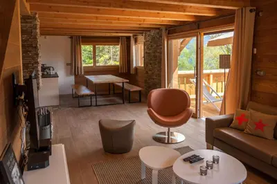 Coin salon dans l'établissement La Cabane de Tim