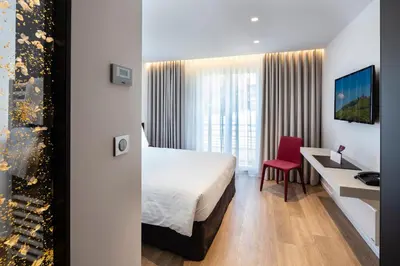 Un ou plusieurs lits dans un hébergement de l'établissement Logis Hotel Le Parc & Spa