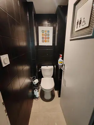 Salle de bains dans l'établissement Les Jacynthes