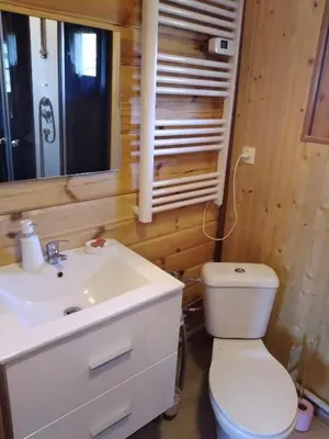 Salle de bains dans l'établissement chalets les 5 loups