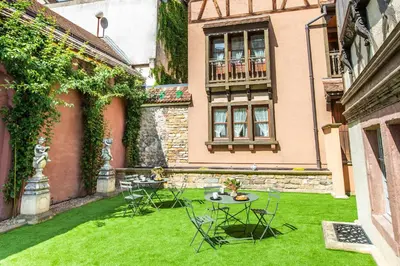 Jardin de l'établissement Le 1615 - Luxe et Spa
