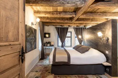Un ou plusieurs lits dans un hébergement de l'établissement Le 1615 - Luxe et Spa