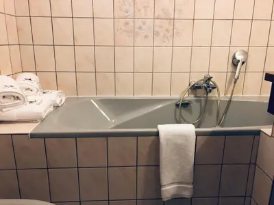 Salle de bains dans l'établissement Chaume de Balveurche