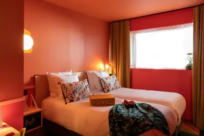 Un ou plusieurs lits dans un hébergement de l'établissement PAUL & PIA By Stay Collection - Welcome Home Hotel