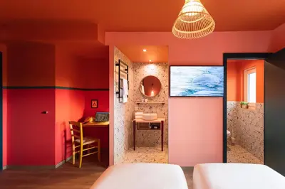 Un ou plusieurs lits dans un hébergement de l'établissement PAUL & PIA By Stay Collection - Welcome Home Hotel