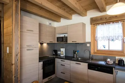 Cuisine ou kitchenette dans l'établissement Les Adrets