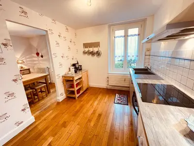 Cuisine ou kitchenette dans l'établissement L'Ecureuil