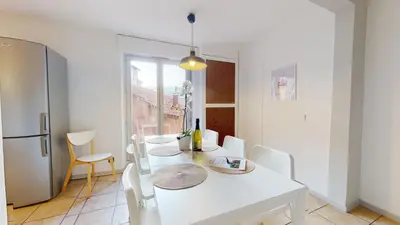 Cuisine ou kitchenette dans l'établissement Gîte des Bains PARKING HYPERCENTRE 6-8personnes