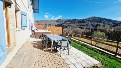 Vue générale sur la montagne ou vue sur la montagne depuis l'appartement