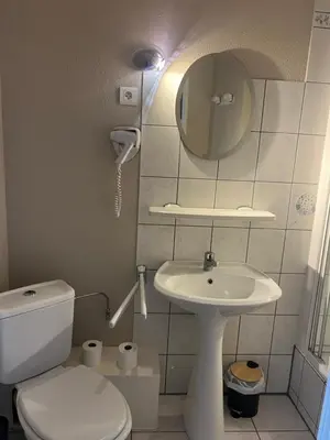 Salle de bains dans l'établissement Hôtel Restaurant Valneige