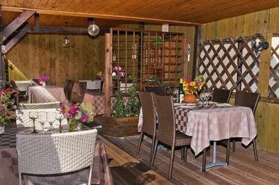 Restaurant ou autre lieu de restauration dans l'établissement Auberge et Hostellerie Paysanne